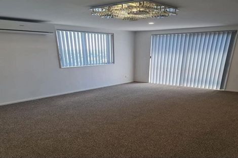 Photo of property in 21 Kirikiri Drive, Papakura, 2110