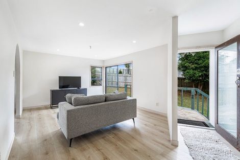 Photo of property in 22 Landsdale Place, Massey, Auckland, 0614