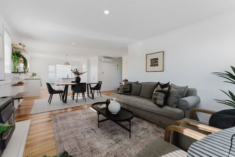 Photo of property in 215 Mangorei Road, Merrilands, New Plymouth, 4312