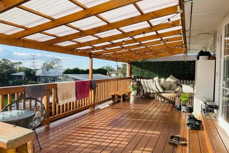 Photo of property in 60 Glen Marine Parade, Glendene, Auckland, 0602