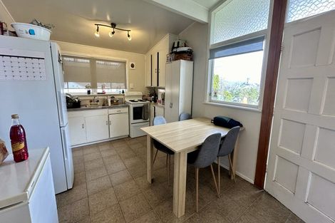 Photo of property in 81 Edmonton Road, Henderson, Auckland, 0612