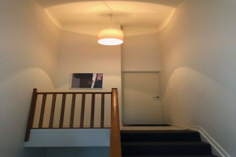 Photo of property in 2/1b Birkenhead Avenue, Birkenhead, Auckland, 0626