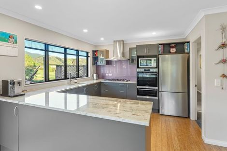 Photo of property in 14 Nugget Grove, Raumati Beach, Paraparaumu, 5032