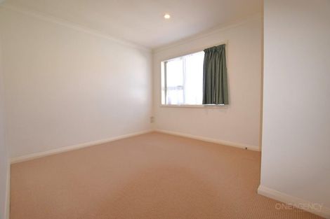 Photo of property in 14 Provence Esplanade, Te Atatu Peninsula, Auckland, 0610