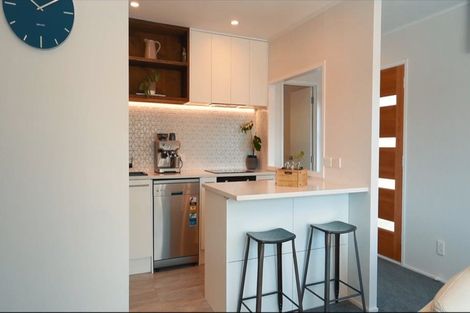 Photo of property in 2/9 Paruru Avenue, Northcote, Auckland, 0627