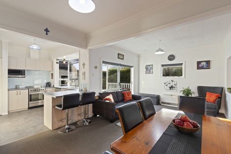 Photo of property in 25a Paynters Avenue, Strandon, New Plymouth, 4312