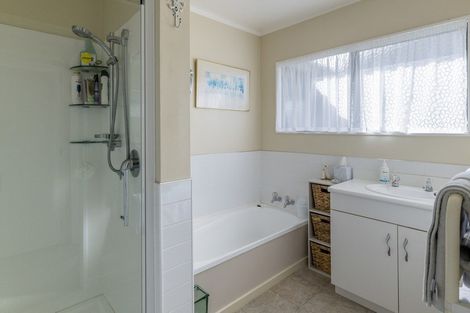 Photo of property in 36 Easton Way, Levin, 5510