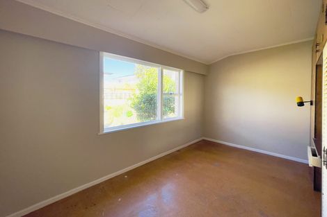 Photo of property in 25 Ellesmere Crescent, Pakuranga Heights, Auckland, 2010