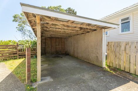 Photo of property in 5 Kenmore Street, Newlands, Wellington, 6037