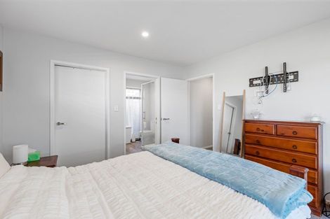 Photo of property in 17 Cyprus Place, Fitzherbert, Palmerston North, 4410
