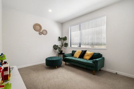 Photo of property in 4b Rosalind Road, Glenfield, Auckland, 0629