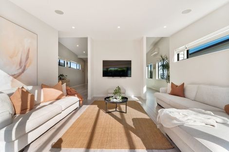 Photo of property in 31 Ascension Crescent, Orewa, 0931