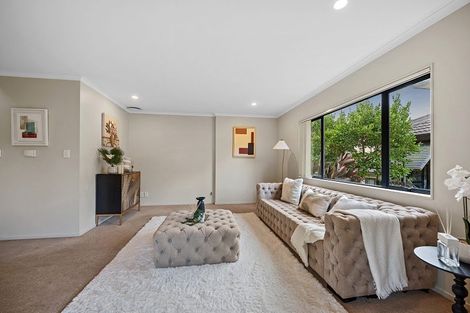 Photo of property in 16 Crimson Park, Oteha, Auckland, 0632