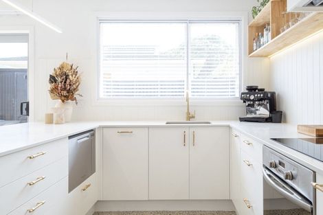 Photo of property in 2/19 Burnham Street, Seatoun, Wellington, 6022