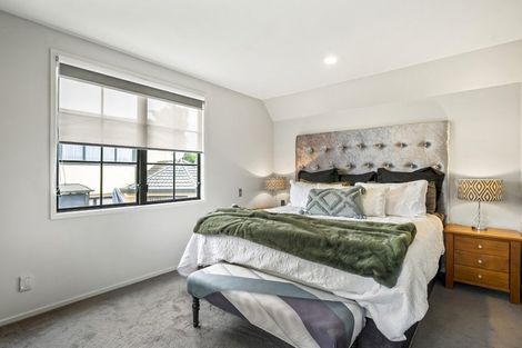 Photo of property in 4 Opal Close, Rosedale, Auckland, 0632