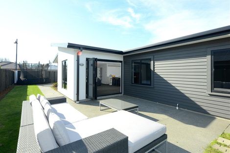 Photo of property in 24 Davaar Crescent, Broomfield, Christchurch, 8042