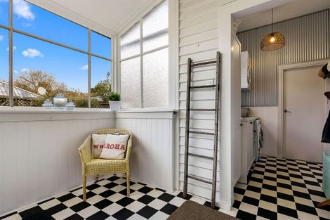 Photo of property in 28 Corson Avenue, Beckenham, Christchurch, 8023