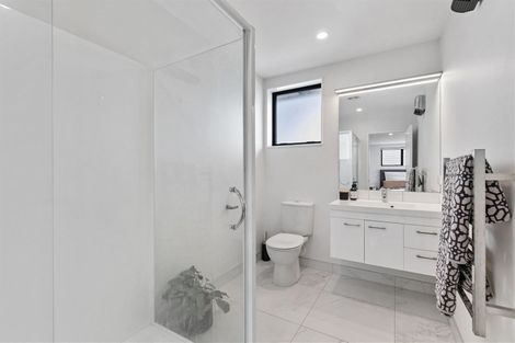 Photo of property in 71a Neil Avenue, Te Atatu Peninsula, Auckland, 0610