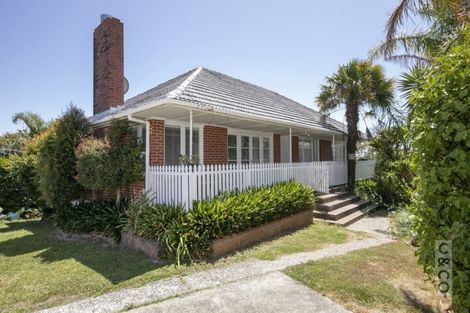 Photo of property in 94 Colwill Road, Massey, Auckland, 0614