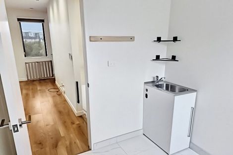 Photo of property in 10 Kuaha Road, Massey, Auckland, 0614