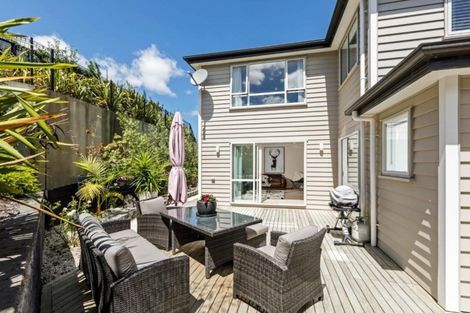 Photo of property in 22 Syd Grant Crescent, Orewa, 0931
