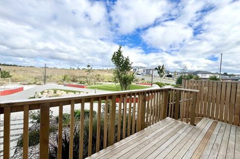 Photo of property in 9 Heketara Way, Massey, Auckland, 0614