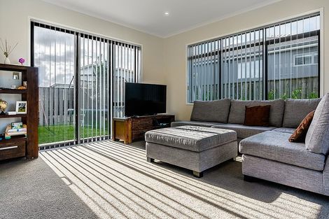 Photo of property in 2 Taikura Avenue, Red Beach, 0932