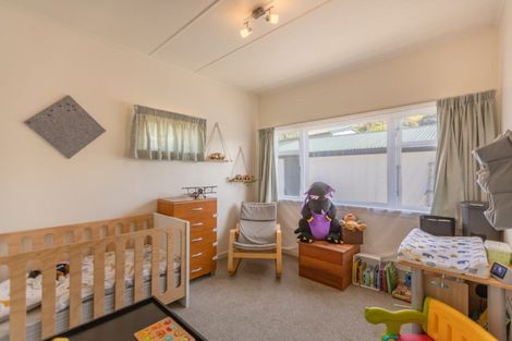 Photo of property in 20 Domain Road, Waipawa, 4210