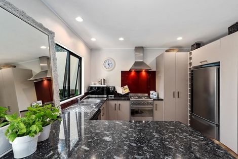 Photo of property in 222 Forrest Hill Road, Forrest Hill, Auckland, 0620