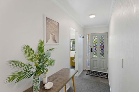 Photo of property in 37 Rosebank Grove, Waikanae, 5036