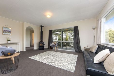 Photo of property in 28 Meadowood Drive, Unsworth Heights, Auckland, 0632