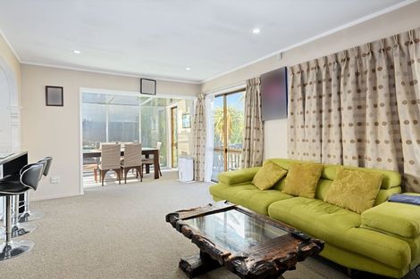 Photo of property in 4 Roberts Road, Te Atatu South, Auckland, 0610