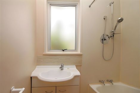 Photo of property in 104 Farquhar Road, Glendene, Auckland, 0602