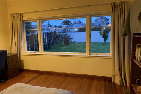 Photo of property in 14 Seaview Avenue, Northcote, Auckland, 0627