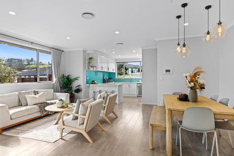 Photo of property in 11 Ian Gordon Lane, Orewa, 0931