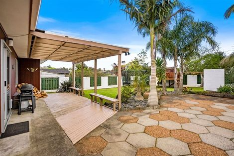 Photo of property in 4 Towra Place, Botany Downs, Auckland, 2010
