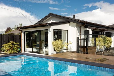 Photo of property in 215 Bay View Road, Saint Clair, Dunedin, 9012