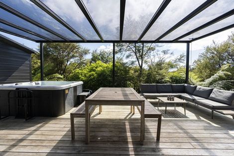 Photo of property in 33 Ngapuke Lane, Parua Bay, Onerahi, 0192