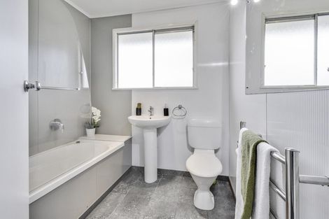 Photo of property in 100 Fitzroy Street, Papatoetoe, Auckland, 2104