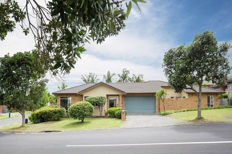 Photo of property in 4 Saltwood Street, Red Beach, 0932
