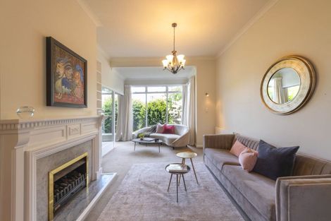 Photo of property in 2 North Terrace, Kelburn, Wellington, 6012