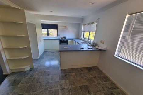 Photo of property in 12 Senator Drive, Manurewa, Auckland, 2105