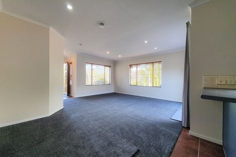 Photo of property in 17 Chapletown Drive, East Tamaki, Auckland, 2016
