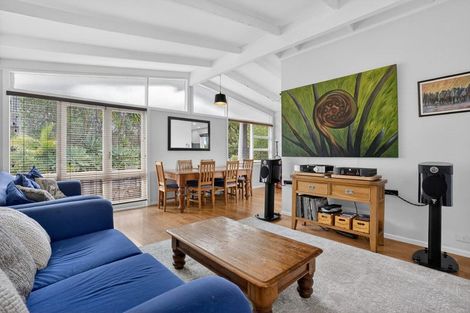 Photo of property in 12 Garmons Way, Castor Bay, Auckland, 0620