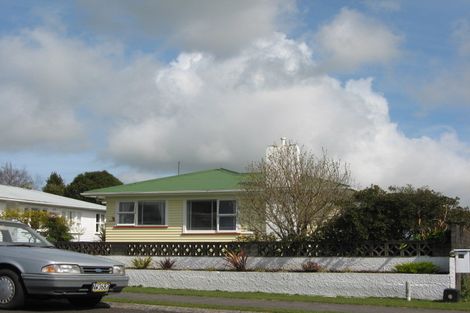 Photo of property in 24 Pukatea Street, Inglewood, 4330