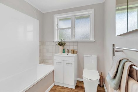 Photo of property in 7 Bristol Crescent, Roslyn, Palmerston North, 4414