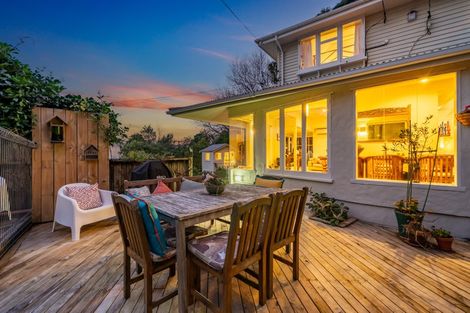 Photo of property in 46 Fortification Road, Karaka Bays, Wellington, 6022