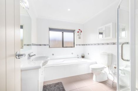 Photo of property in 2 Georgia Grove, Paraparaumu, 5032