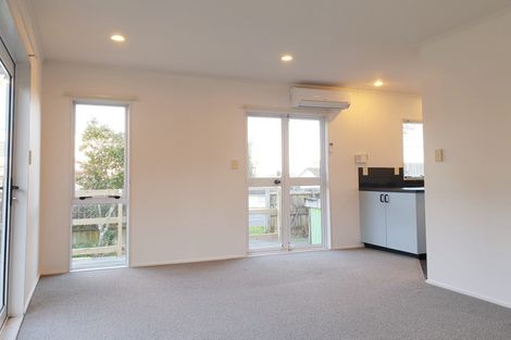 Photo of property in 1/64 Hogans Road, Glenfield, Auckland, 0629