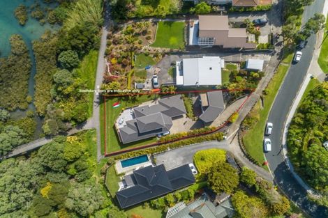 Photo of property in 32 Pohutukawa Avenue, Red Beach, 0932